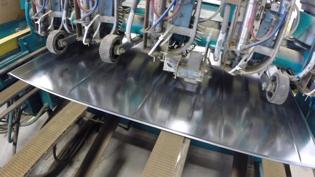 Sheet metal being formed in a roller machine